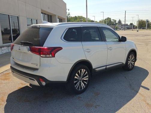 White 2019 Mitsubishi Outlander SEL