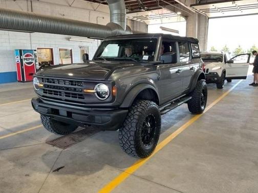 2022 Ford Bronco Base