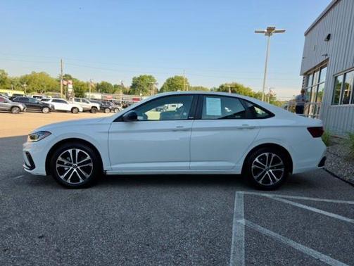 Pure White 2025 Volkswagen Jetta 1.5T Sport