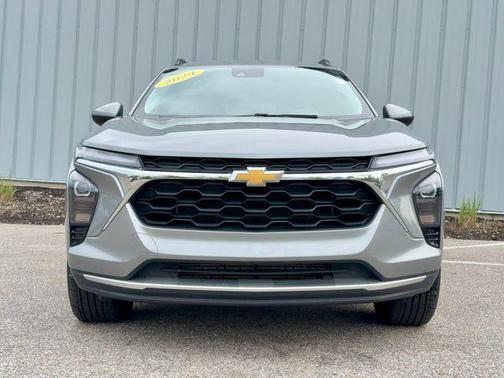Sterling Gray Metallic 2024 Chevrolet Trax LT