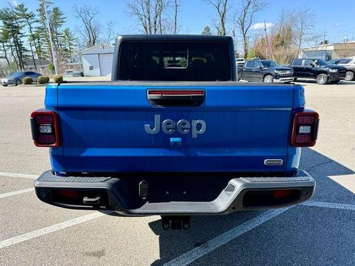 2022 Jeep Gladiator Overland