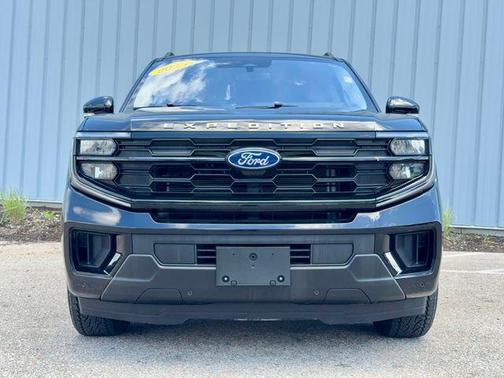Black Metallic 2025 Ford Expedition Active