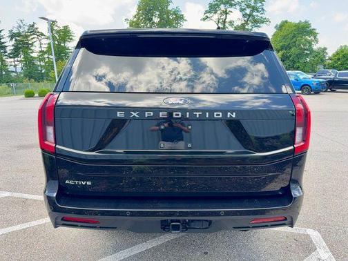 Black Metallic 2025 Ford Expedition Active