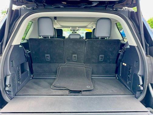 Black Metallic 2025 Ford Expedition Active