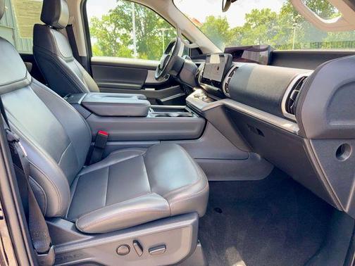 Black Metallic 2025 Ford Expedition Active
