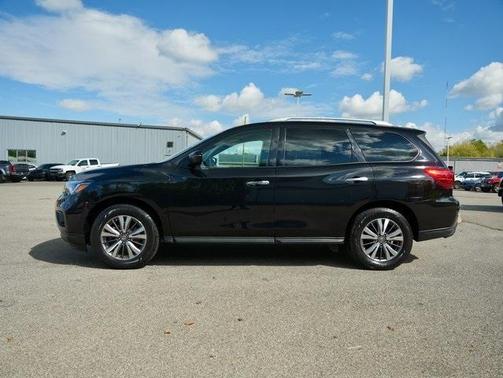 2017 Nissan Pathfinder SV