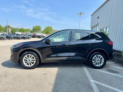 Black Metallic 2020 Ford Escape SE