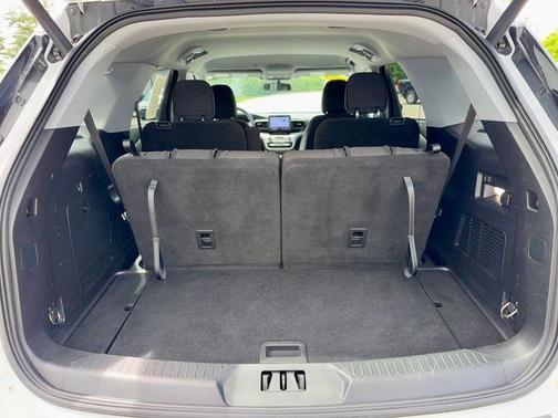 Oxford White 2021 Ford Explorer XLT