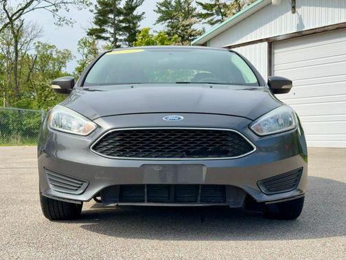 Magnetic 2017 Ford Focus SE