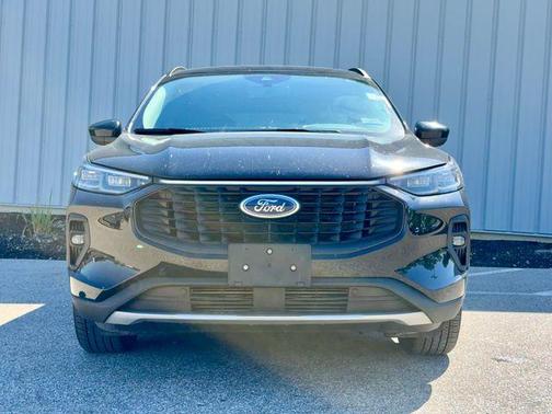 Black 2025 Ford Escape Platinum