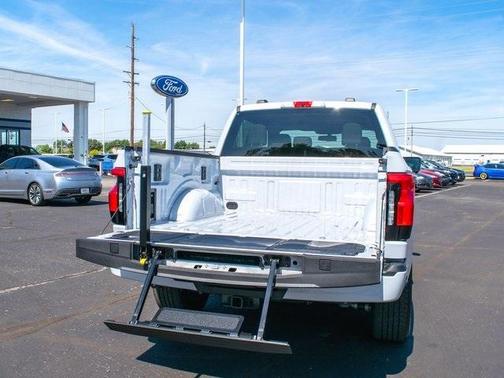 2025 Ford F-150 Lightning Flash