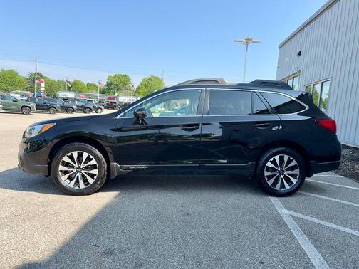 Crystal Black Silica 2017 Subaru Outback 3.6R Limited