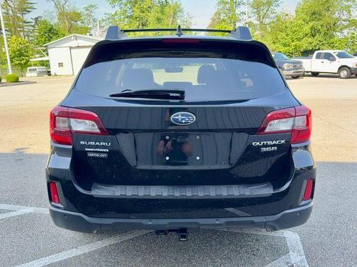 Crystal Black Silica 2017 Subaru Outback 3.6R Limited