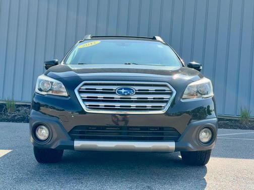 Crystal Black Silica 2017 Subaru Outback 3.6R Limited