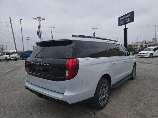 Space Silver 2026 Ford Expedition Max Active