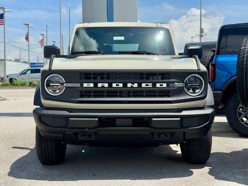 Desert Sand 2026 Ford Bronco Base