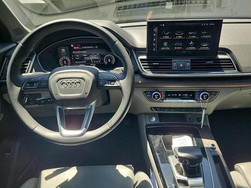 2022 Audi Q5 45 S line Premium Plus