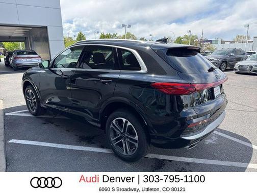 Mythos Black Metallic 2025 Audi Q5 Premium TFSI quattro S tronic