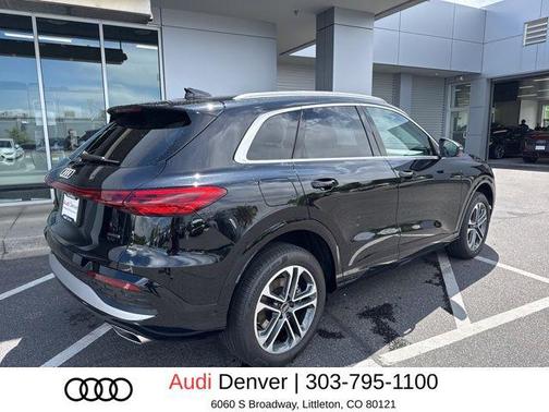 Mythos Black Metallic 2025 Audi Q5 Premium TFSI quattro S tronic
