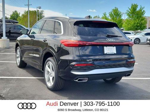 Mythos Black Metallic 2026 Audi Q5 Premium Plus TFSI quattro S tronic