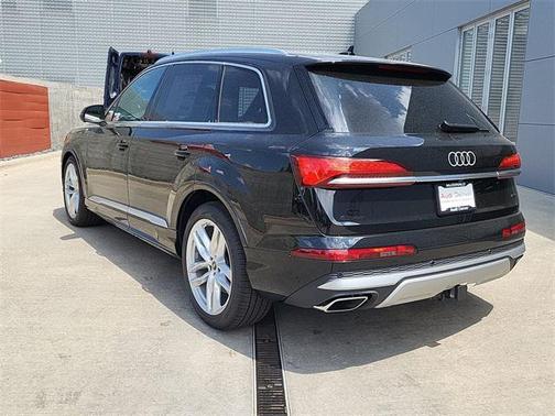 2025 Audi Q7 55 Premium Plus