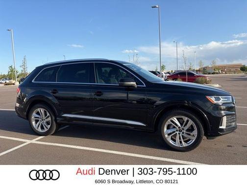 Mythos Black Metallic 2023 Audi Q7 45 Premium