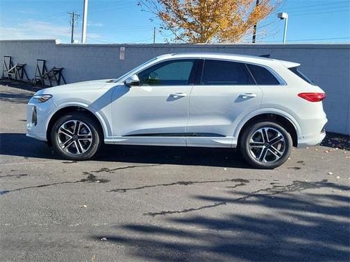 2025 Audi Q5 Premium Plus