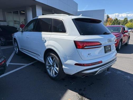 2025 Audi Q7 55 Premium Plus