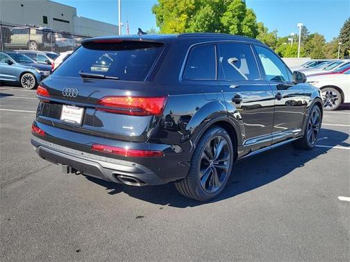 2025 Audi Q7 55 Premium Plus