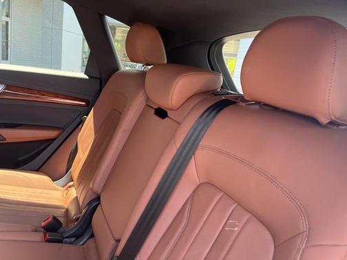 2022 Audi Q5 45 S line Premium