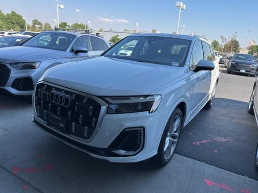 2025 Audi Q7 55 Premium Plus