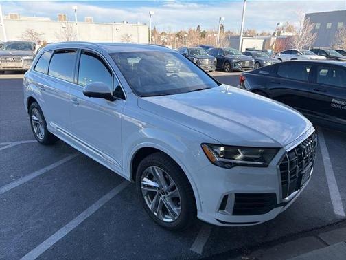 2022 Audi Q7 45 Premium Plus
