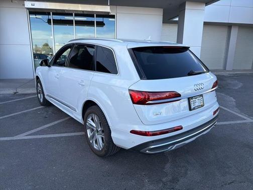 2022 Audi Q7 45 Premium Plus