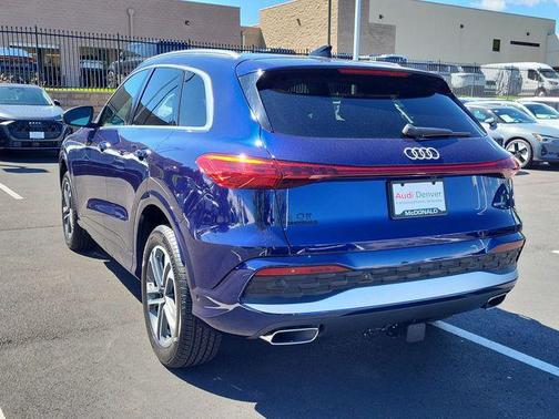 Navarra Blue Metallic 2026 Audi Q5 Premium Plus TFSI quattro S tronic