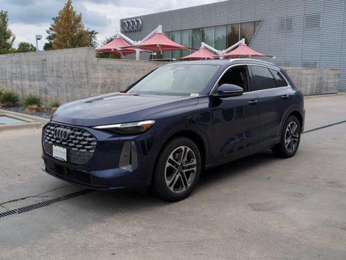 Navarra Blue Metallic 2026 Audi Q5 Prestige TFSI quattro S tronic