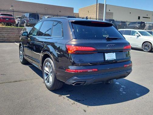 Tamarind Brown Metallic 2026 Audi Q7 45 Premium Plus
