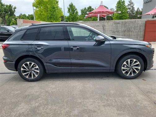 2025 Audi Q6 e-tron Premium Plus quattro