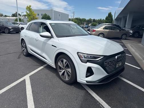 2024 Audi Q8 e-tron Premium