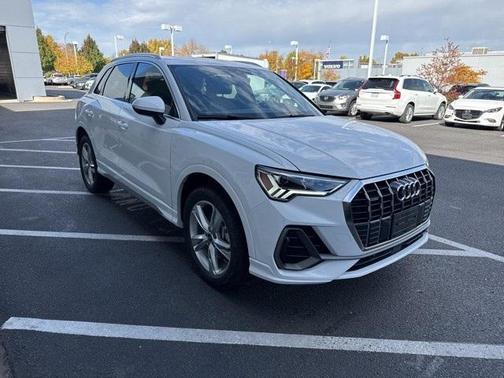 2024 Audi Q3 Premium 45 TFSI S line quattro Tiptronic