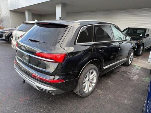 2025 Audi Q7 55 Premium Plus
