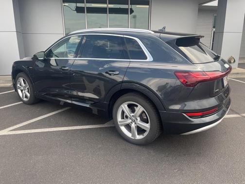 2019 Audi e-tron Premium Plus