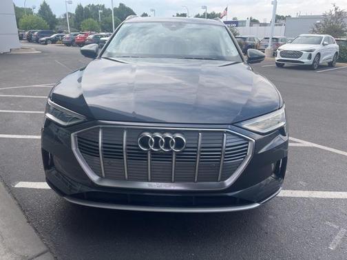 2019 Audi e-tron Premium Plus