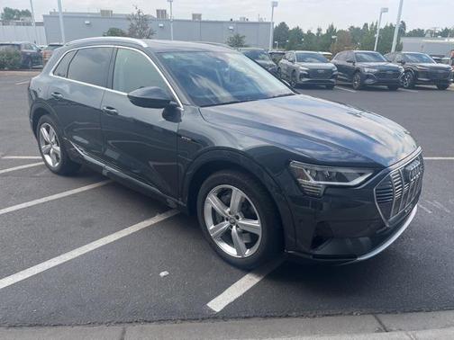 2019 Audi e-tron Premium Plus