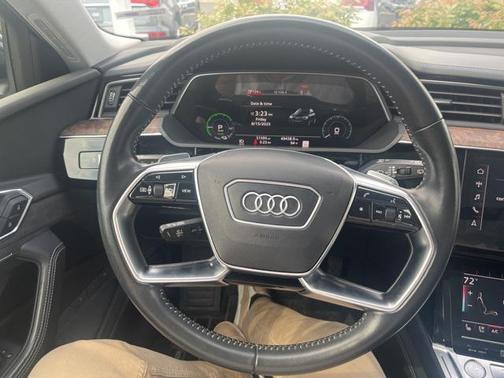 2019 Audi e-tron Premium Plus
