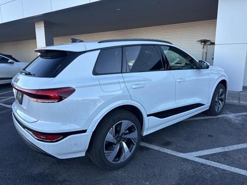 2025 Audi Q6 e-tron Premium Plus quattro