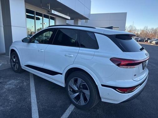 2025 Audi Q6 e-tron Premium Plus quattro