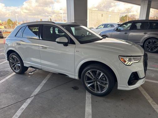 2025 Audi Q3 Premium 45 TFSI S line quattro Tiptronic