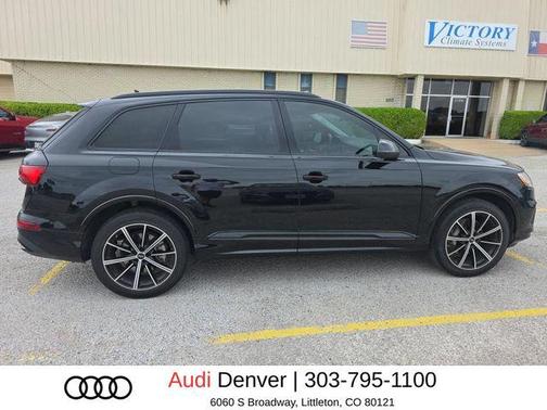 Mythos Black Metallic 2023 Audi Q7 55 Premium Plus