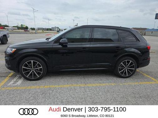 Mythos Black Metallic 2023 Audi Q7 55 Premium Plus