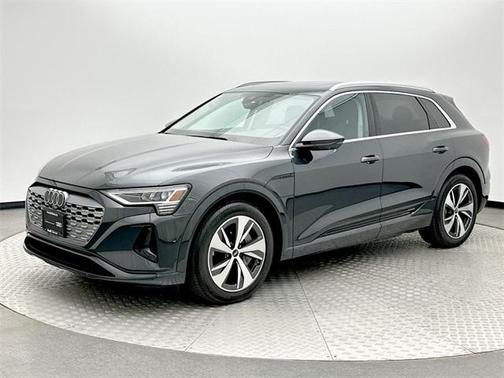 2024 Audi Q8 e-tron Premium Plus